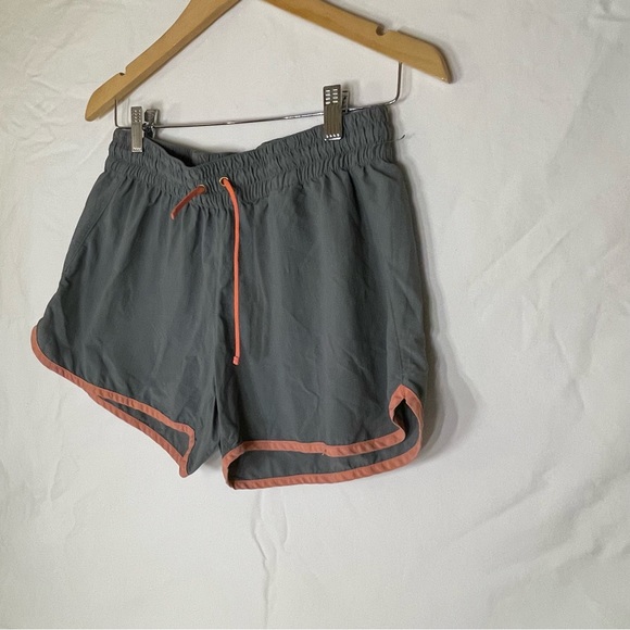 COLUMBIA gray athletic shorts with no liner - Picture 9 of 14